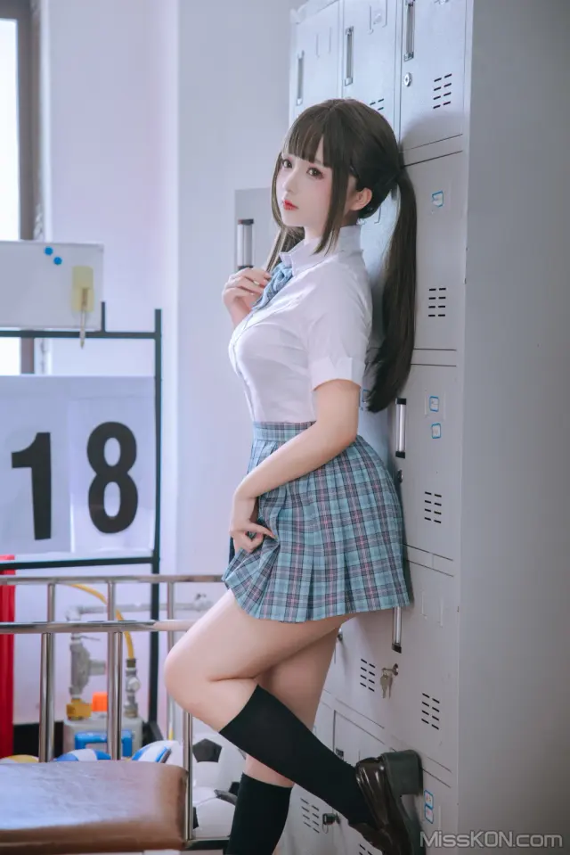Coser@日奈娇: 更衣室 (195 photos)