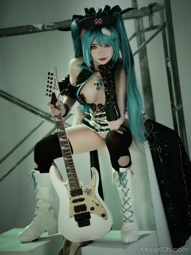 Coser@ZinieQ: Calne Ca (41 photos + 7 videos)