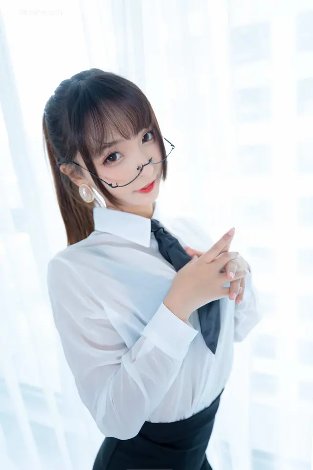 Coser@神楽坂真冬 Vol.055: 电子相册-白色办公室《ホワイトオフィス》 (150 photos)