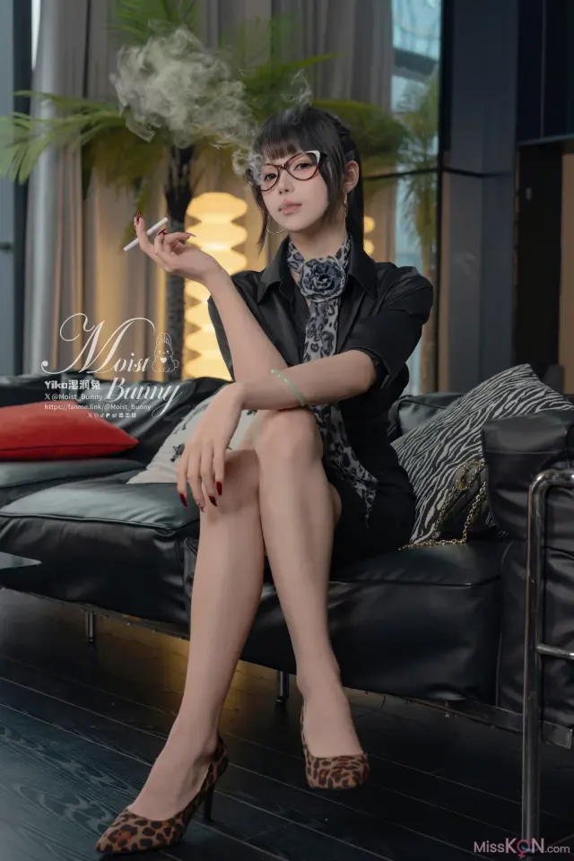 Coser@黏黏团子兔: 04月作品『总裁攻略』 Buttons (145 photos + 1 video)