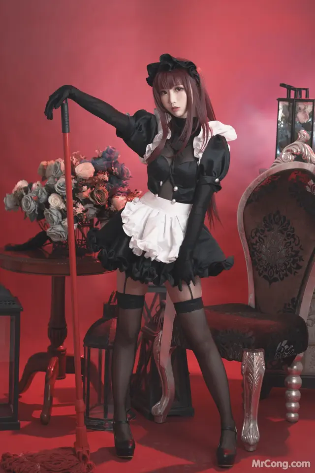 Coser@面饼仙儿 No.056: 斯卡哈女仆 (20 photos)