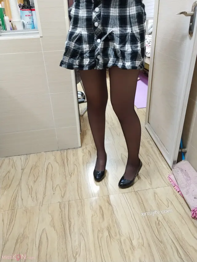 Coser@今宵koyoyi: 凌辱女教师 (55 photos + 1 video)