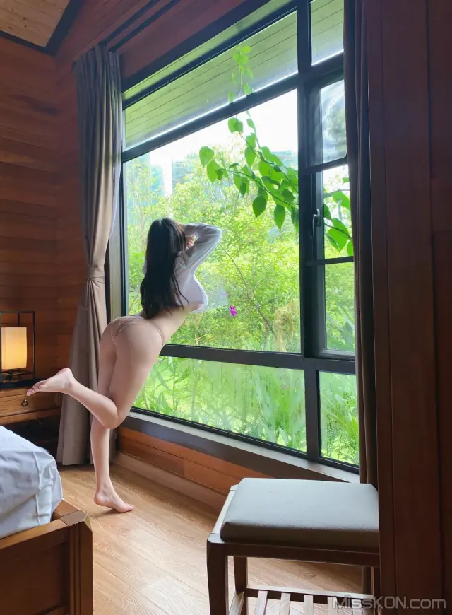 Coser@蜜桃少女是依酱呀: 夏日 (50 photos)