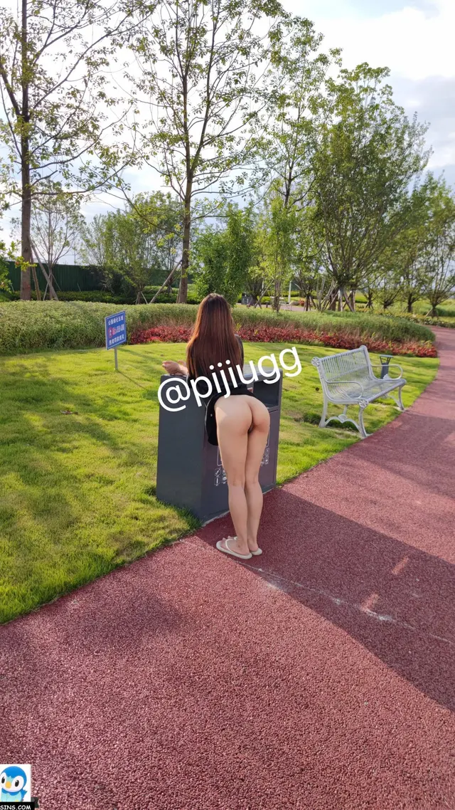 Pijiugg – 白虎大奶福利姬 人前露出 福利合集 (200 photos)