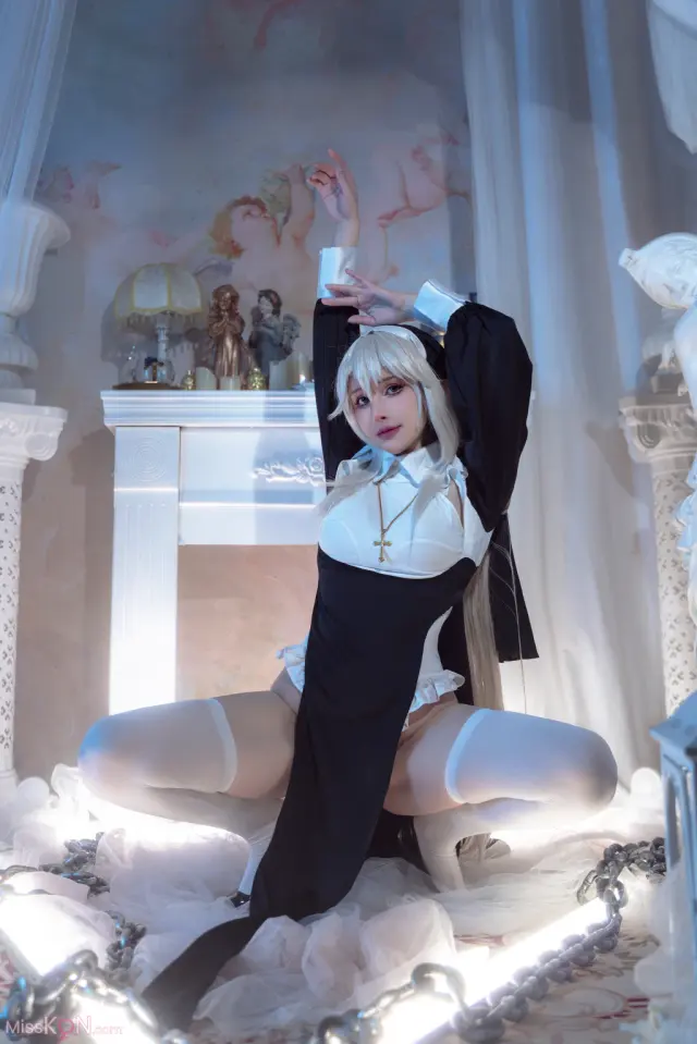 Coser@鹿八岁: 堕落修女 (61 photos)