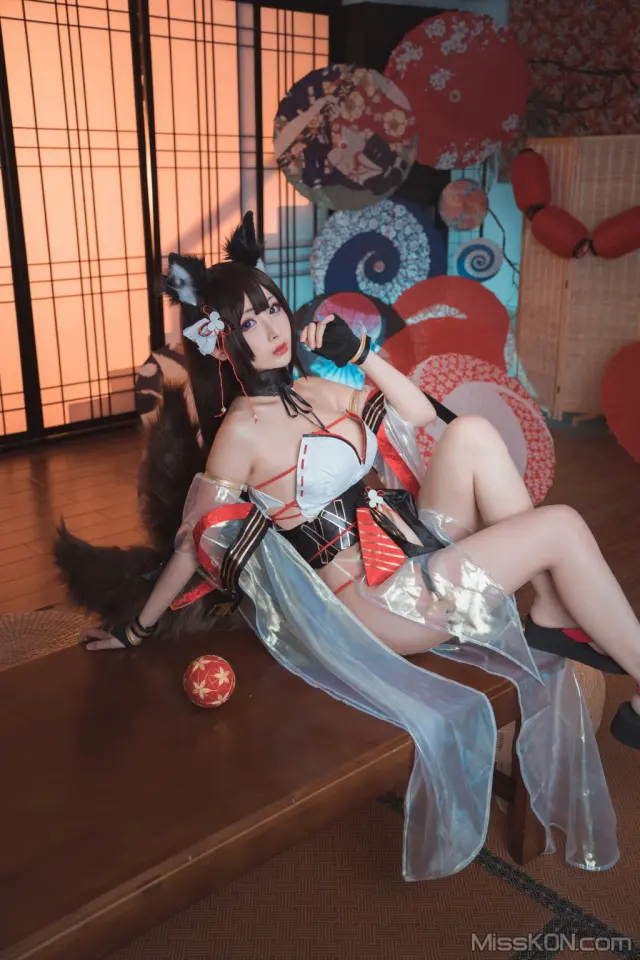 Coser@: Azurlane Amagi (30 photos)