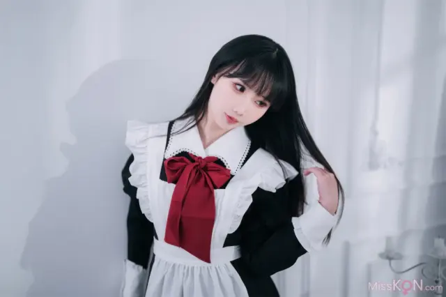 Coser@面饼仙儿: 红高跟女仆 (30 photos)