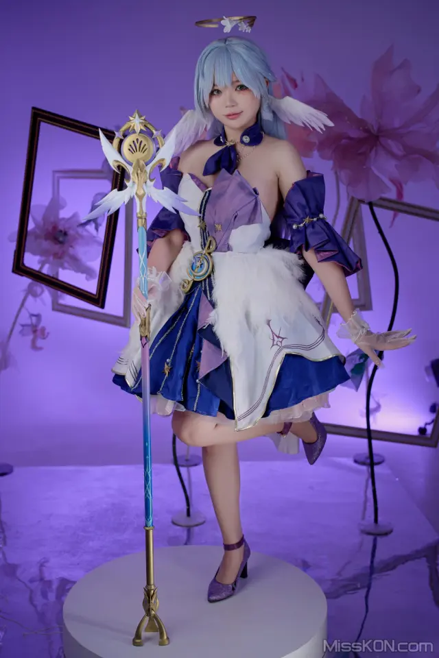 Coser@ZinieQ: 崩坏 – 知更鸟 (45 photos)