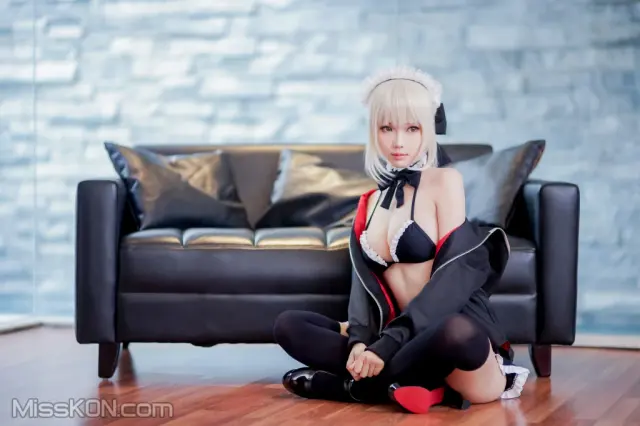Coser@Ely_eee (ElyEE子): 贞德女仆 (24 photos)