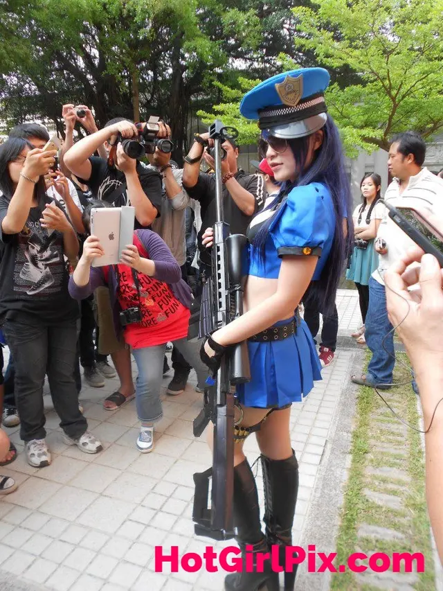 MISA in Caitlyn (League of Legends) cosplay