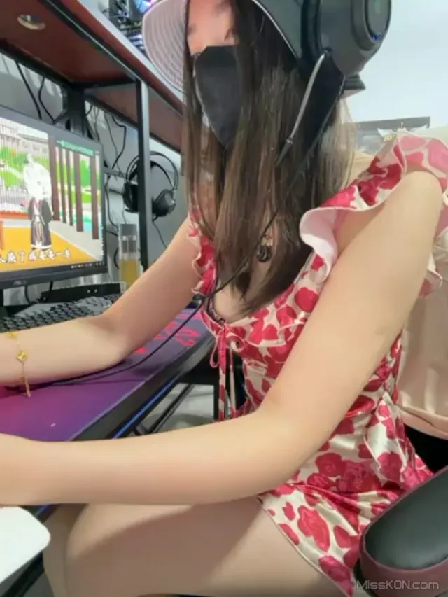 Lucky-cat88: 露出小美女 挑战公共场合露出 高尔夫球场 网吧 出租车 #04 (44 photos + 11 videos)