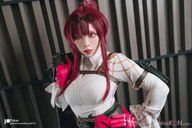 Coser@Tokar浵卡: Cos卡芙卡 巨乳白虎 (39 photos + 1 video)