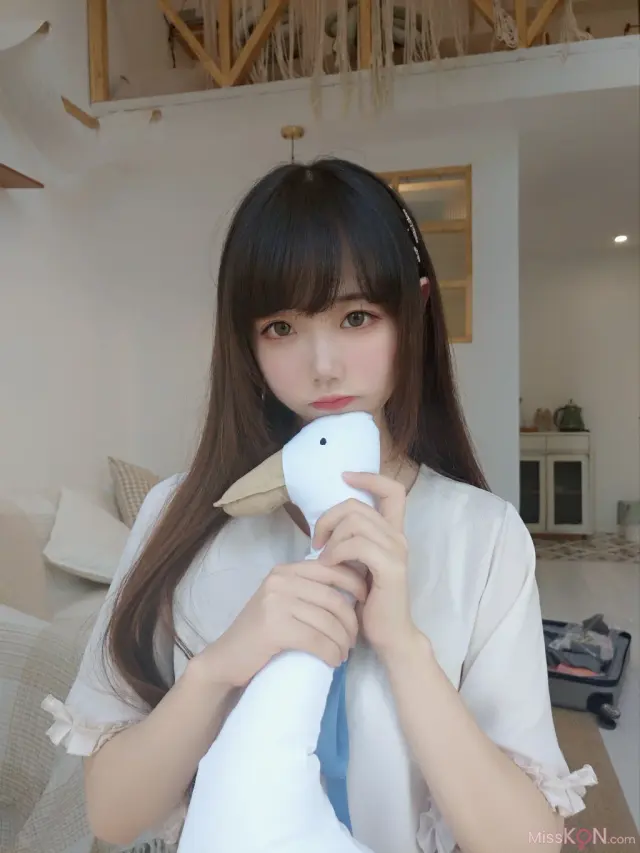 Coser@雪琪SAMA: 裸足 (50 photos + 4 videos)