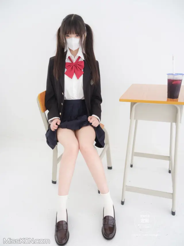 紧急企划 EX-006: 见希w 西式JK 白丝 (75 photos + 1 video)